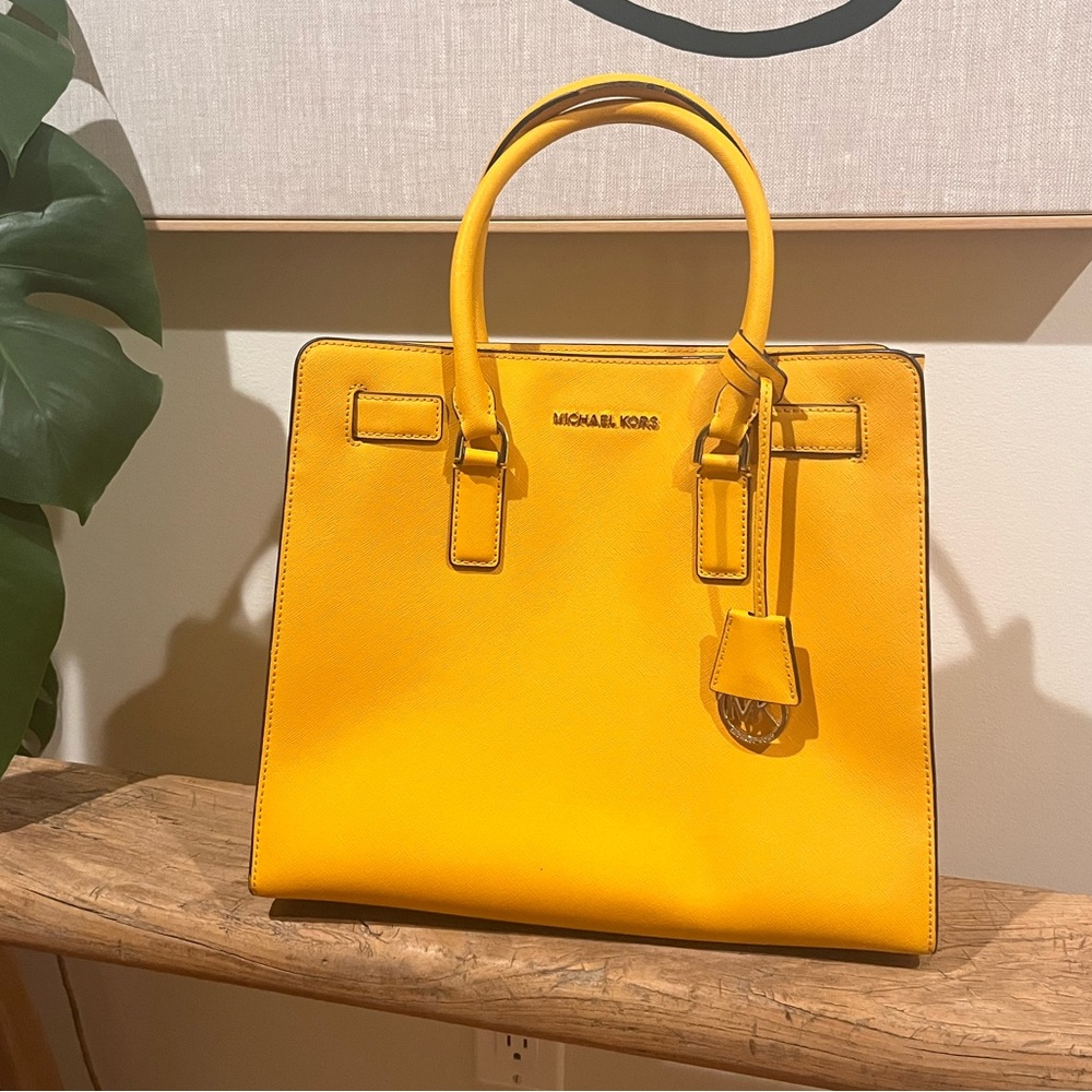 🦋 Host Pick 🦋 Michael Kors Dillon Satchel